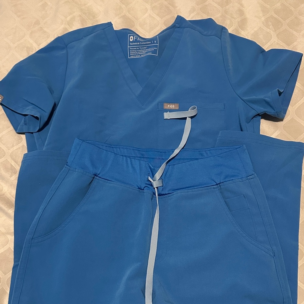 Figs Capri Blue scrub set